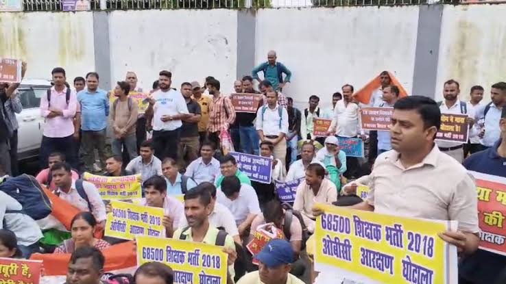 You are currently viewing Lucknow News: 68,500 शिक्षक भर्ती अभ्यर्थियों का लखनऊ में जोरदार प्रदर्शन, बेसिक शिक्षा मंत्री के आवास का घेराव