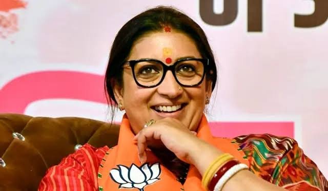 You are currently viewing Election Controversy: चुनाव आयोग पर कांग्रेस के आरोपों को लेकर बीजेपी का पलटवार, स्मृति ईरानी बोलीं- मृत और डुप्लीकेट नाम क्यों रखना चाहती है कांग्रेस?