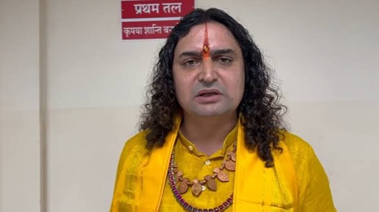 You are currently viewing Garba Controversy: गरबा और डांडिया में गैर-हिंदुओं की एंट्री पर बालमुकुंद आचार्य का विवादित बयान, बोले- सनातन धर्म अपनाकर ही शामिल हों