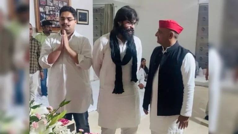 UP Politics: राज्यसभा चुनाव से पहले अखिलेश यादव से मिले अब्बास अंसारी, यूपी की सियासत में बढ़ी हलचल