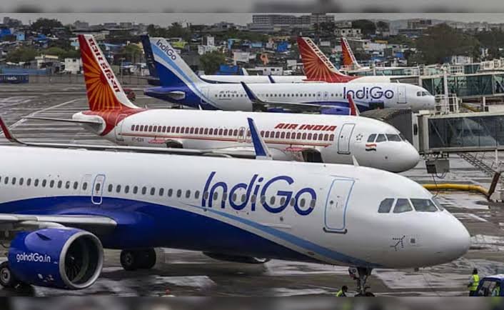 You are currently viewing Flight Fare: दिवाली-छठ पर घर जाना होगा महंगा! वाराणसी की फ्लाइट का किराया 3 गुना तक बढ़ा, कई रूटों पर सीटें फुल