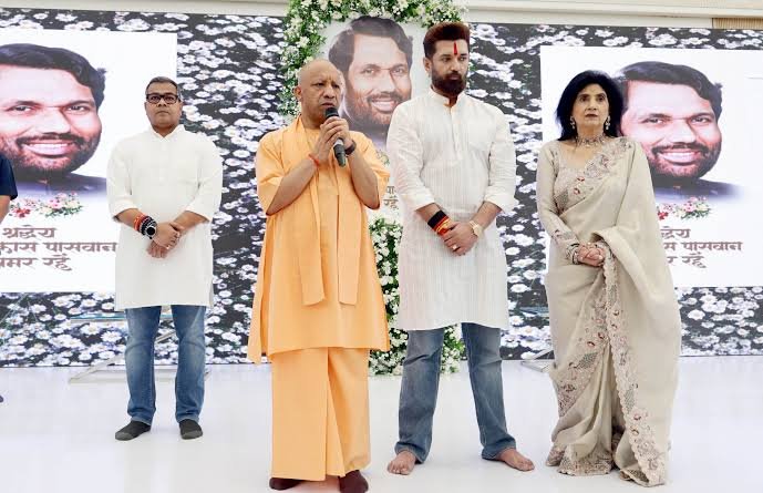 You are currently viewing UP News: रामविलास पासवान को यूपी में भी मिलेगा बिहार जैसा सम्मान: मुख्यमंत्री योगी आदित्यनाथ