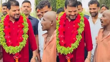 You are currently viewing UP Politics: बृजभूषण शरण सिंह के ‘साइकिल’ वाले सपने पर ‘भक्क’, वायरल वीडियो ने बढ़ाई यूपी की सियासी हलचल