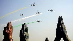 You are currently viewing Varanasi Air Show 2026: वाराणसी एयर शो में उमड़ा जनसैलाब, गंगा पार 5 लाख लोगों ने देखा राफेल और सुखोई का रोमांच