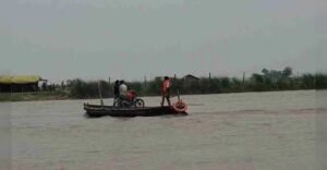 Read more about the article UP Flood: अयोध्या में सरयू का रौद्र रूप, भारी बारिश और नेपाल से छोड़े पानी से दर्जनों गांव बाढ़ की चपेट में