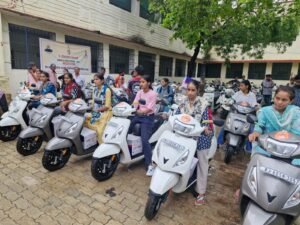 Read more about the article UP News: यूपी की 40 हजार मेधावी छात्राओं को मिलेगी मुफ्त स्कूटी, नवंबर 2026 से शुरू हो सकता है वितरण