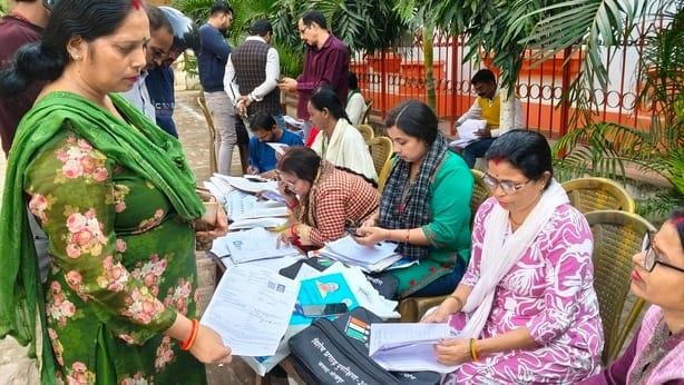 You are currently viewing UP Voter List: यूपी में 2.72 करोड़ लोगों के नाम वोटर लिस्ट से गायब, शनिवार को सभी बूथों पर लगेगा विशेष कैंप