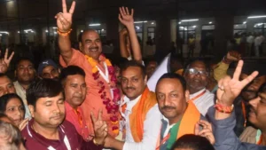 Read more about the article UP MLC Election Result: उमेश द्विवेदी ने लगातार तीसरी बार दर्ज की जीत, सपा के सुशील कुमार को 6 हजार से ज्यादा वोटों से हराया