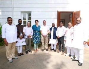 Read more about the article UP Politics: यूपी की सियासत में फिर हलचल, राहुल-प्रियंका से मिले स्वामी प्रसाद मौर्य; क्या कांग्रेस के साथ जाएंगे?