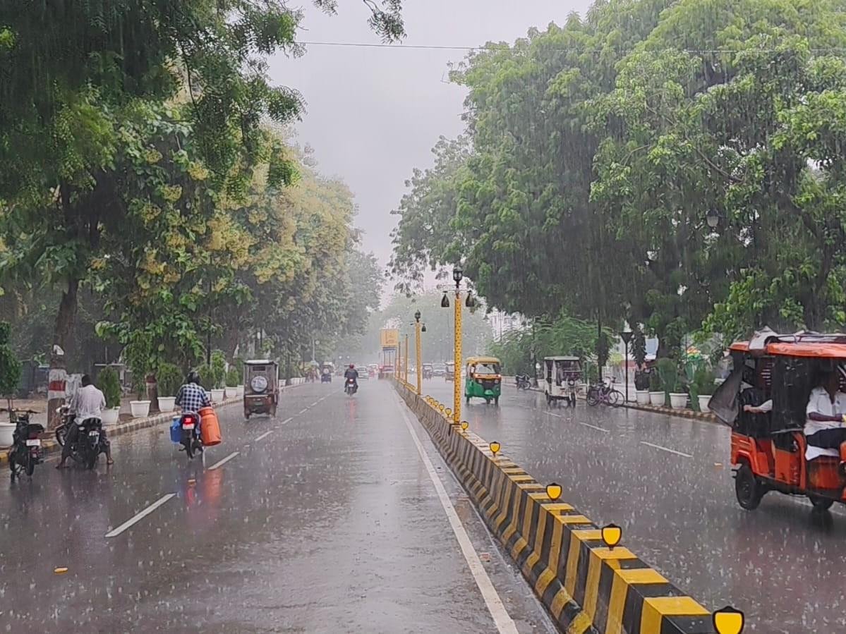 You are currently viewing UP Weather Update: यूपी में 28 अक्टूबर से बदलेगा मौसम, इन जिलों में गरज-चमक और वज्रपात का अलर्ट