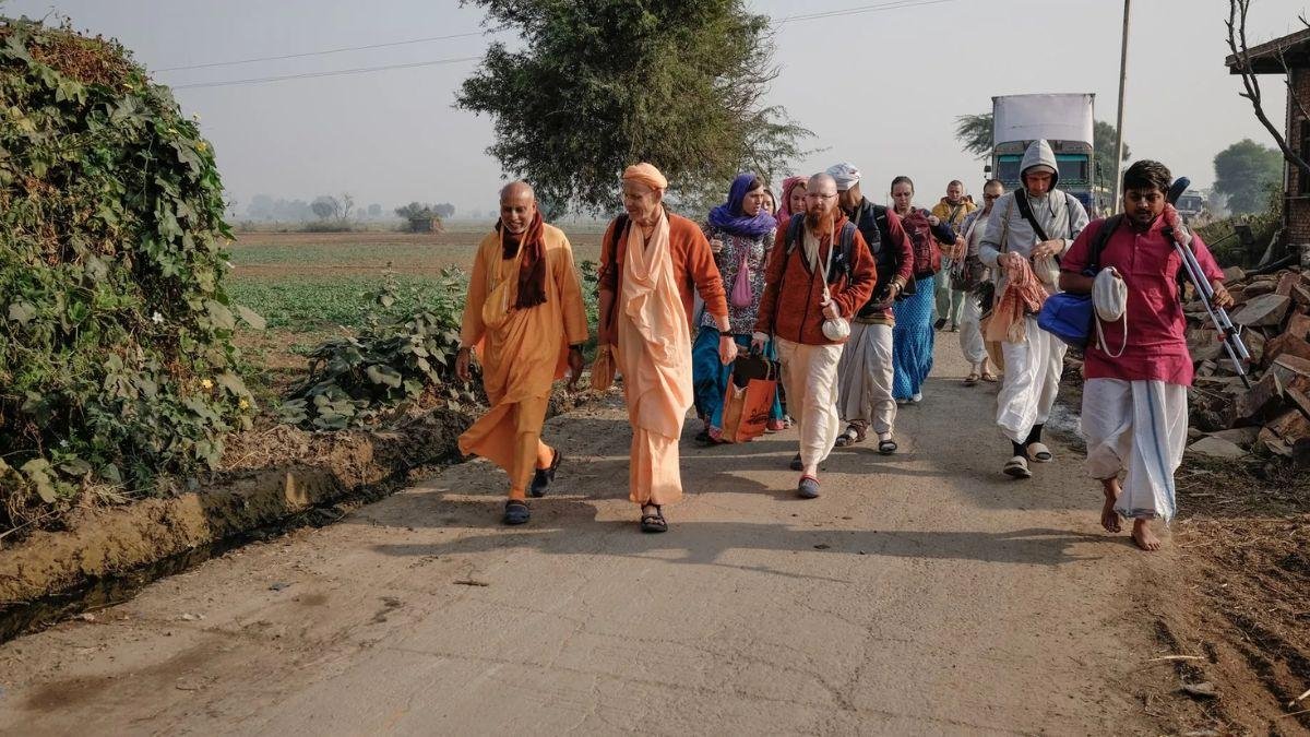 You are currently viewing UP News: यूपी में धार्मिक पर्यटन को मिलेगी रफ्तार, ब्रज 84 कोस परिक्रमा मार्ग समेत 22 सड़क परियोजनाओं को मंजूरी