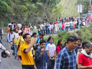 Read more about the article Kainchi Dham: कैंची धाम में बढ़ती भीड़ को लेकर प्रशासन सख्त, अब ऑनलाइन रजिस्ट्रेशन और क्राउड मैनेजमेंट सिस्टम की तैयारी